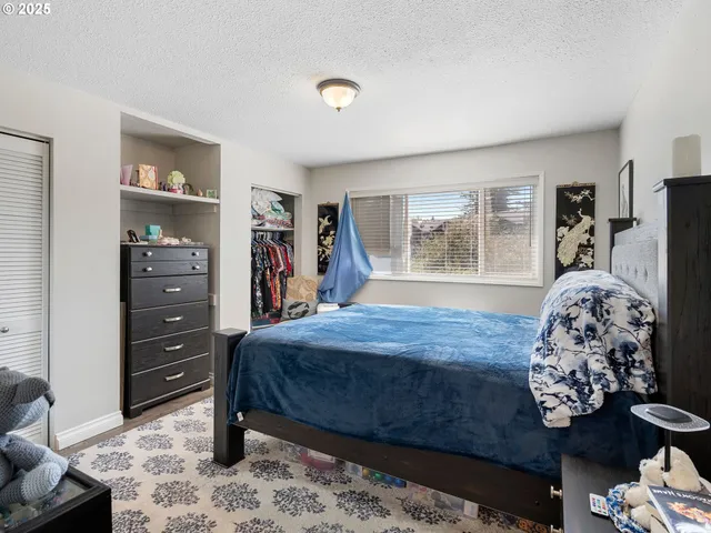 a bedroom with a bed and a dresser in it