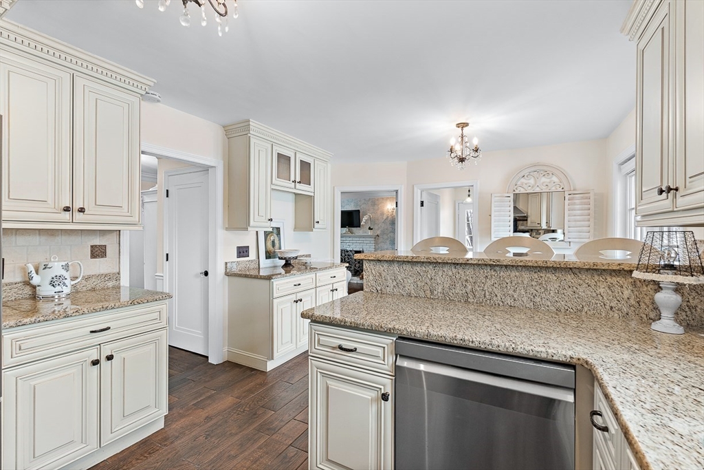 40 Pinewood Road Wellesley, MA 02482 - Photo 13 of 31