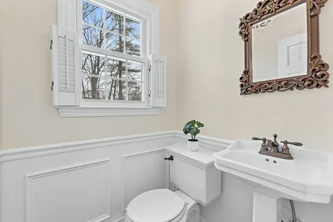 $1,750,000 | 40 Pinewood Road, Wellesley, MA 02482