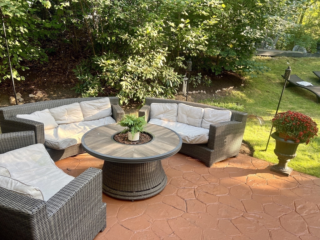 40 Pinewood Road Wellesley, MA 02482 - Photo 30 of 31