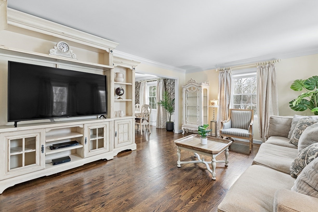 40 Pinewood Road Wellesley, MA 02482 - Photo 5 of 31