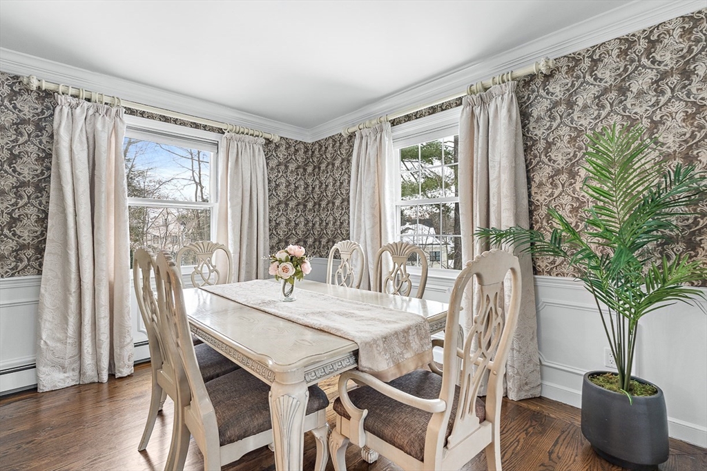 40 Pinewood Road Wellesley, MA 02482 - Photo 7 of 31