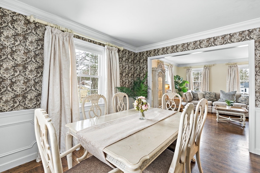 40 Pinewood Road Wellesley, MA 02482 - Photo 8 of 31