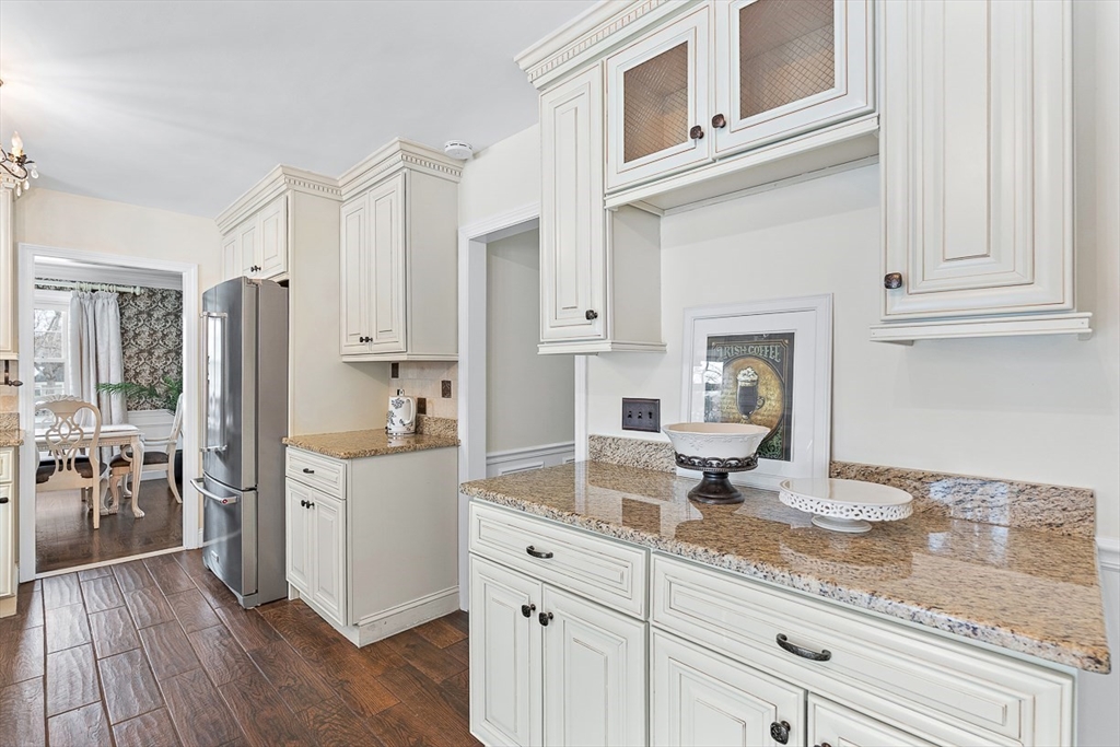 40 Pinewood Road Wellesley, MA 02482 - Photo 9 of 31