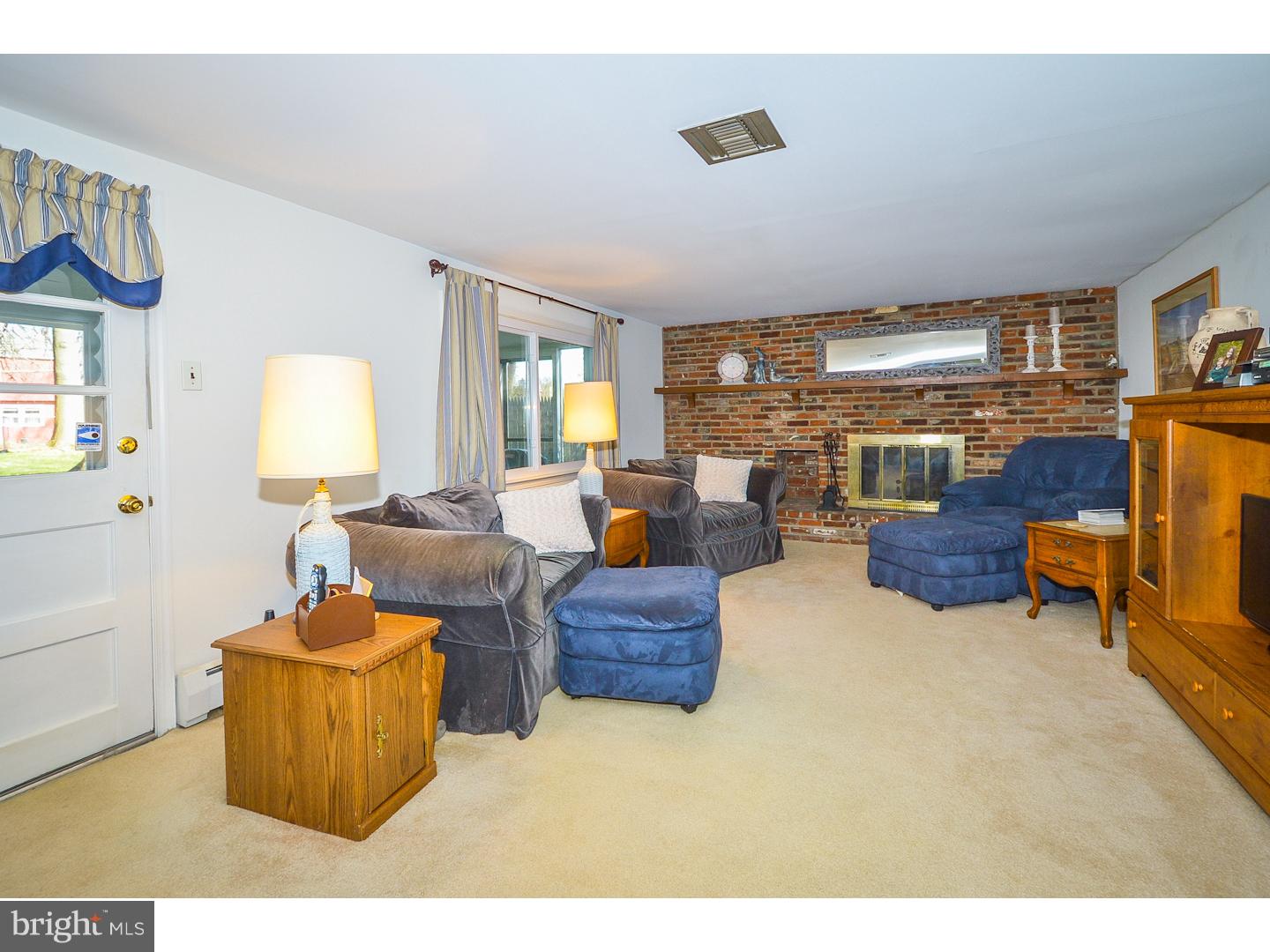 183 Rice Drive Morrisville, PA 19067 - Photo 14 of 25 Family Room