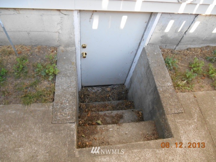 2207 Northeast 7th Street Renton, WA 98056 - Photo 14 of 17