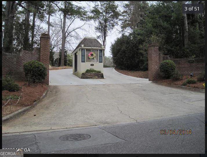 1391 Briarcliff Road, Unit 4B Macon, GA 31211 - Photo 38 of 42 a front view of a house with tree s