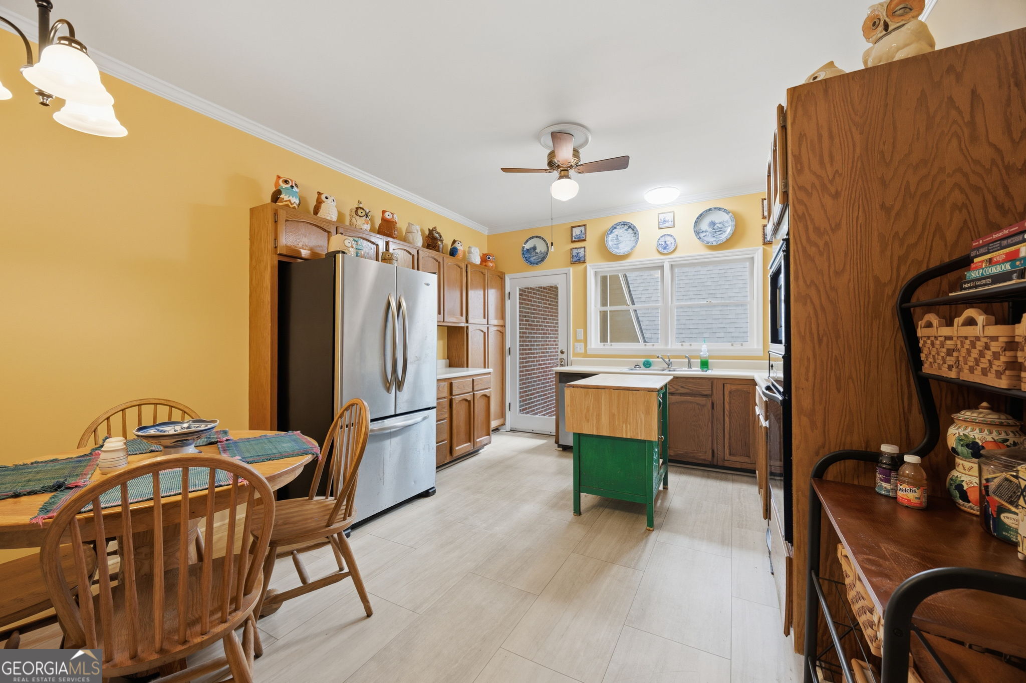 1391 Briarcliff Road, Unit 4B Macon, GA 31211 - Photo 8 of 42 a bedroom with furniture a flat screen tv and a window