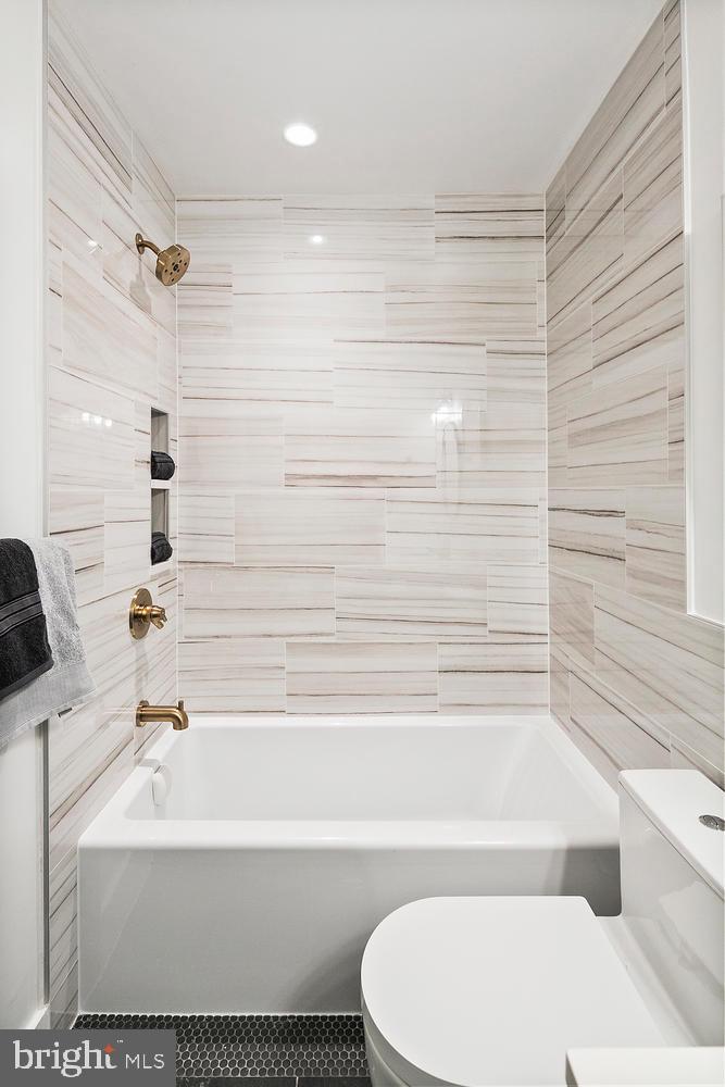 1316 8th Street Northwest, Unit 1 Washington, DC 20001 - Photo 10 of 25 Large soaking tub