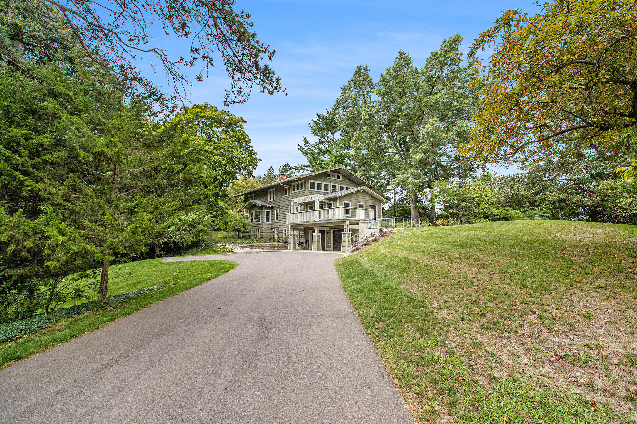 2340 Springhill Drive Kalamazoo, MI 49008 - Photo 3 of 51 003_2340springhill_64_550