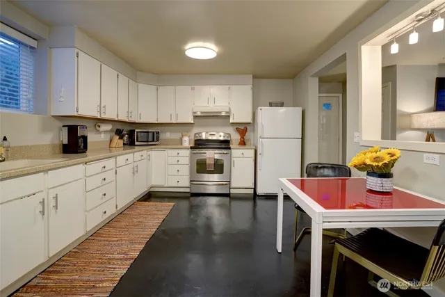 $1,550,000 | 3936 Woodland Park Avenue North, Seattle, WA 98103