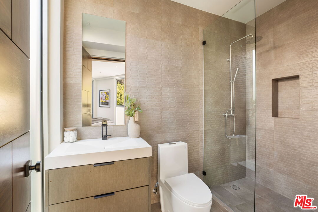 1116 Chantilly Road Los Angeles, CA 90077 - Photo 37 of 46 Gallery Image 37
