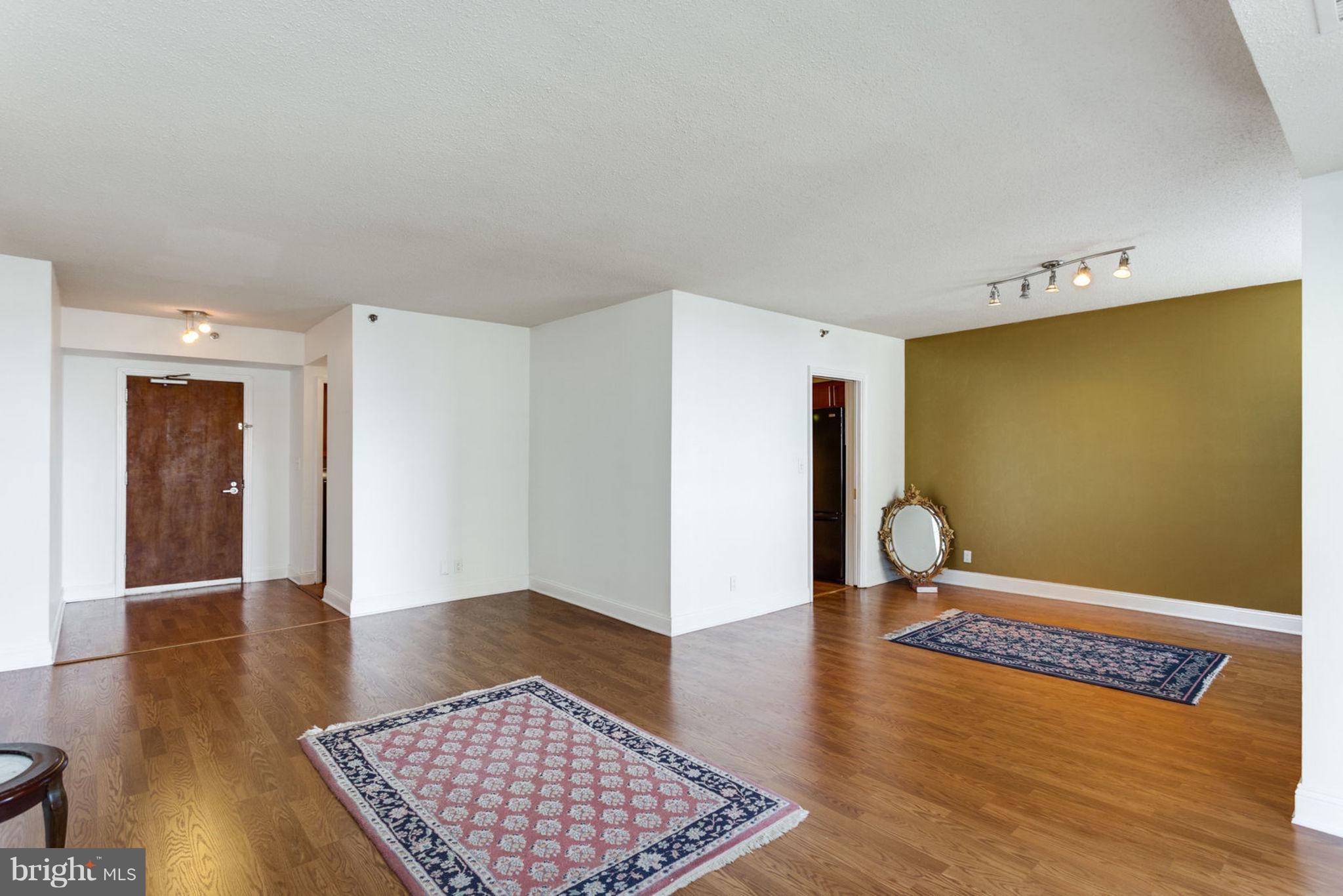 5501 Seminary Road, Unit 912S Falls Church, VA 22041 - Photo 14 of 53 The Perfect space for Relaxing & Entertaining!