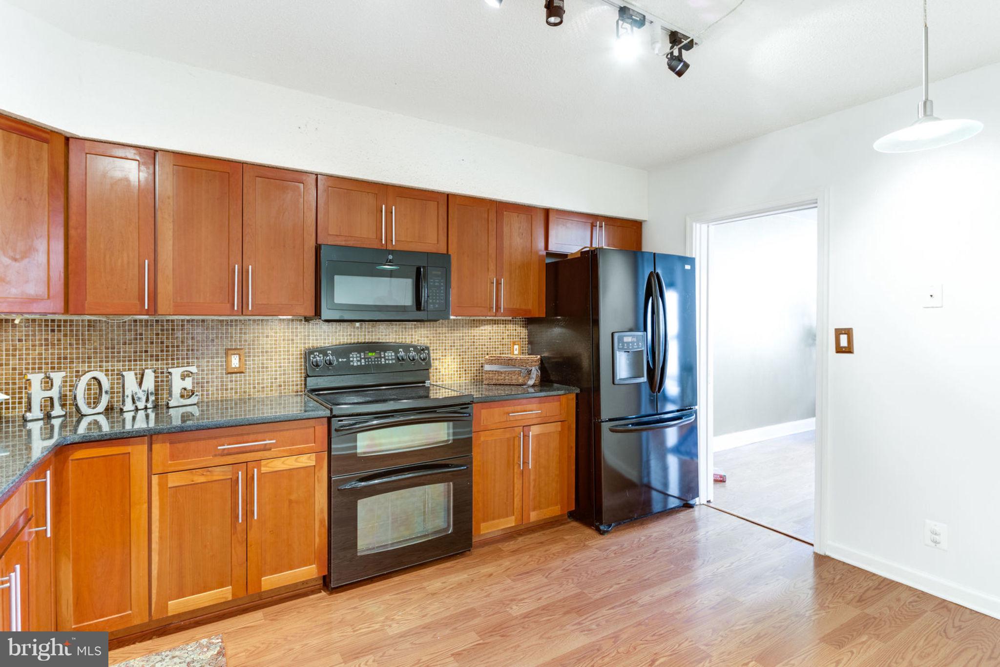 5501 Seminary Road, Unit 912S Falls Church, VA 22041 - Photo 4 of 53 Prepare a delicious dinner after your work hours!