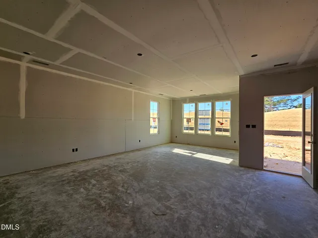 a view of empty room with window