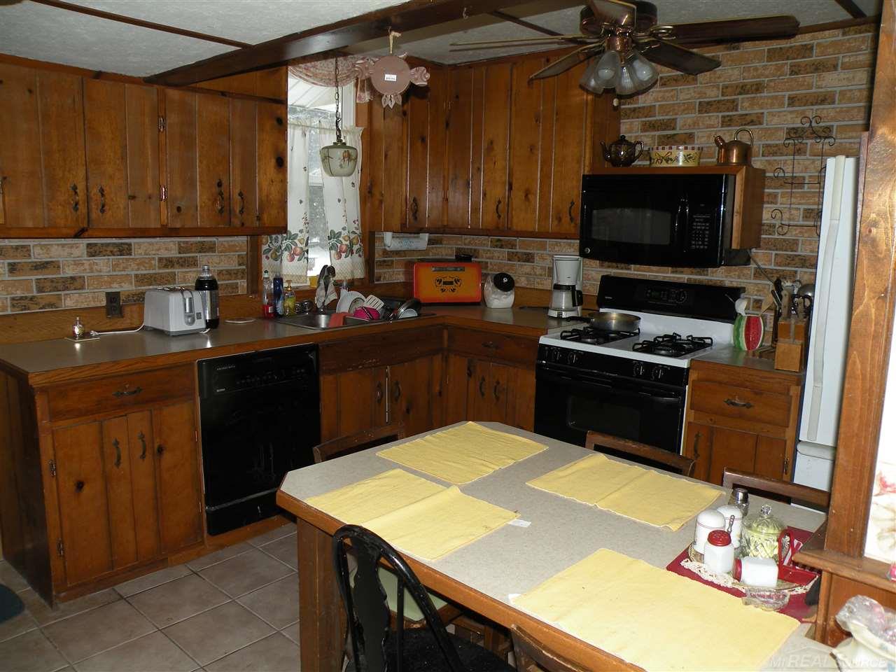 7316 Pine Road Lexington, MI 48450 - Photo 11 of 15 50030025-10.JPG
