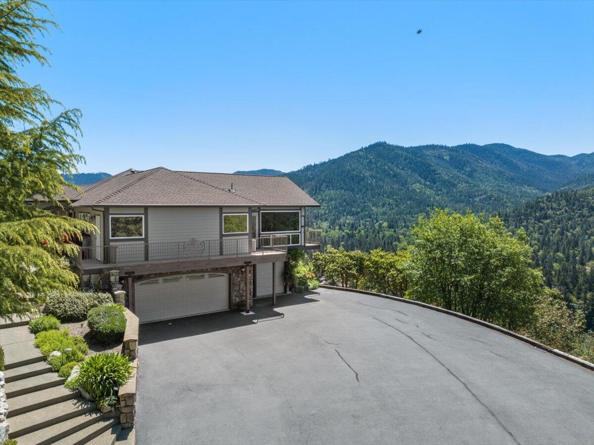 3344 Pearce Park Road Grants Pass, OR 97526 - Photo 9 of 65 Extra parking for guests!