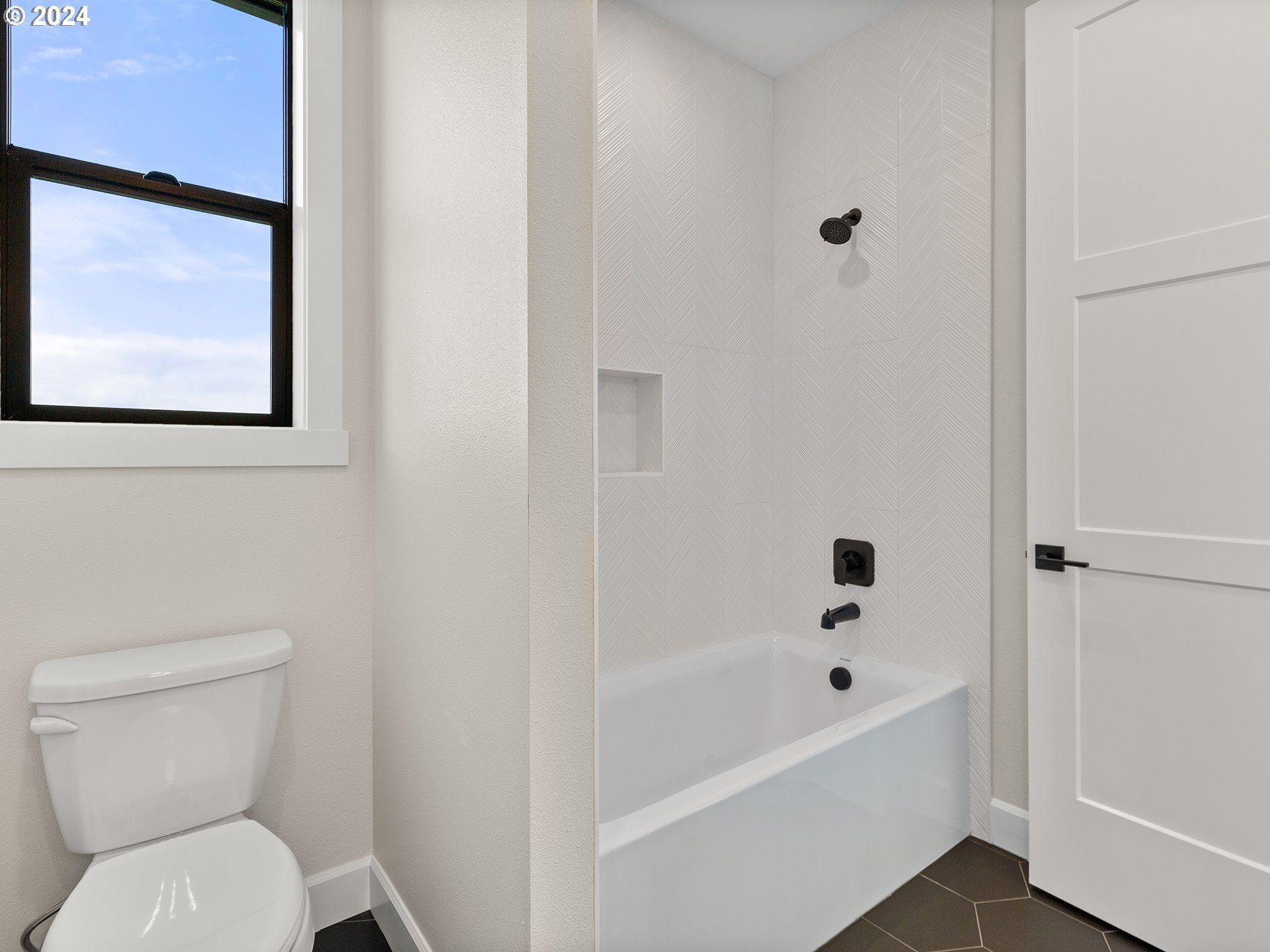 2115 South 19th Way Ridgefield, WA 98642 - Photo 15 of 26 a bathroom with a toilet and a bathtub