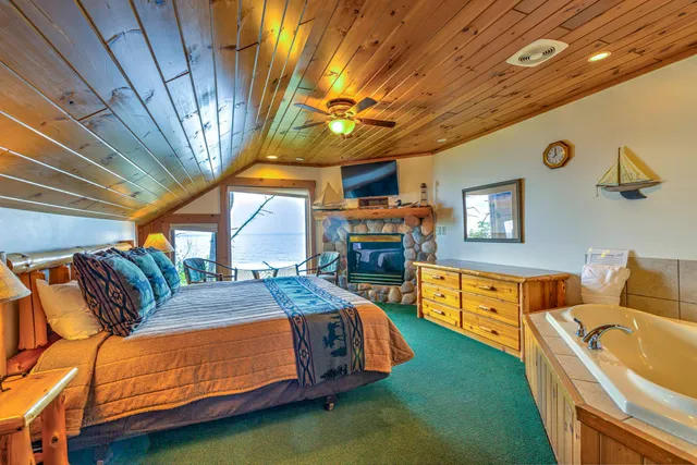 $660,000 | 2826 Highway 61, Unit 410A, Two Harbors, MN 55616