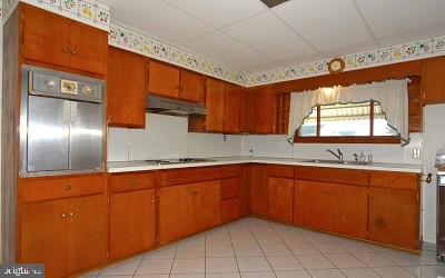 2117 Hobson Road Lancaster, PA 17602 - Photo 3 of 19 Gallery Image 3