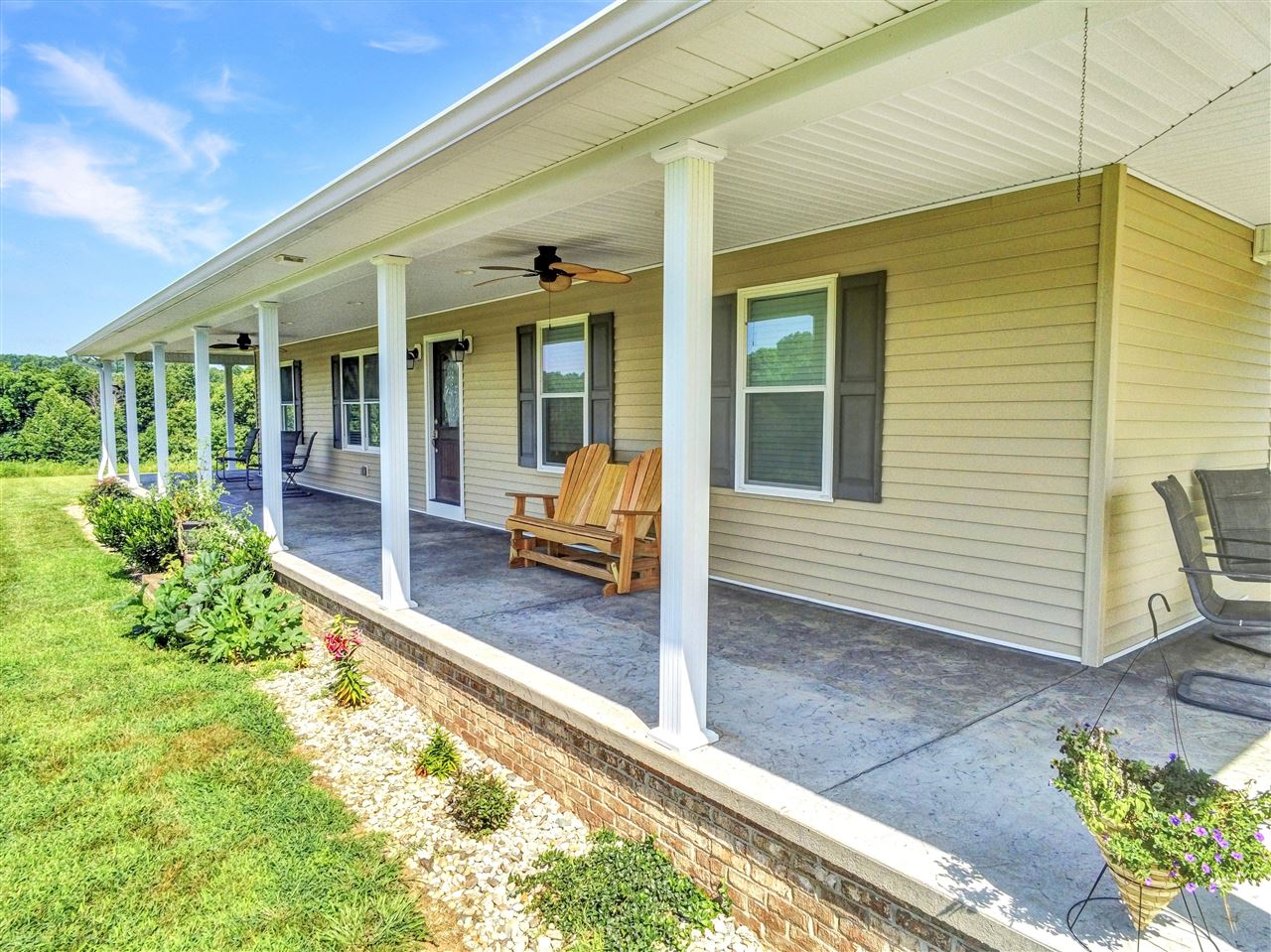 7017 Tompkinsville Road Summer Shade, KY 42166 - Photo 4 of 40 Gallery Image 4