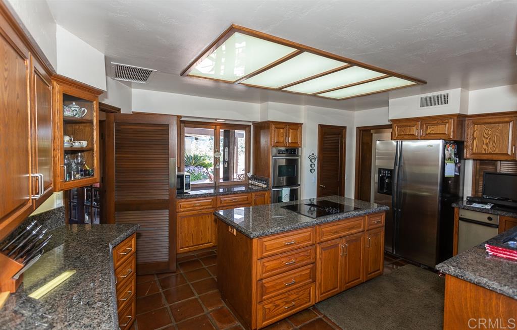 9511 Circle R Drive Valley Center, CA 92082 - Photo 3 of 25