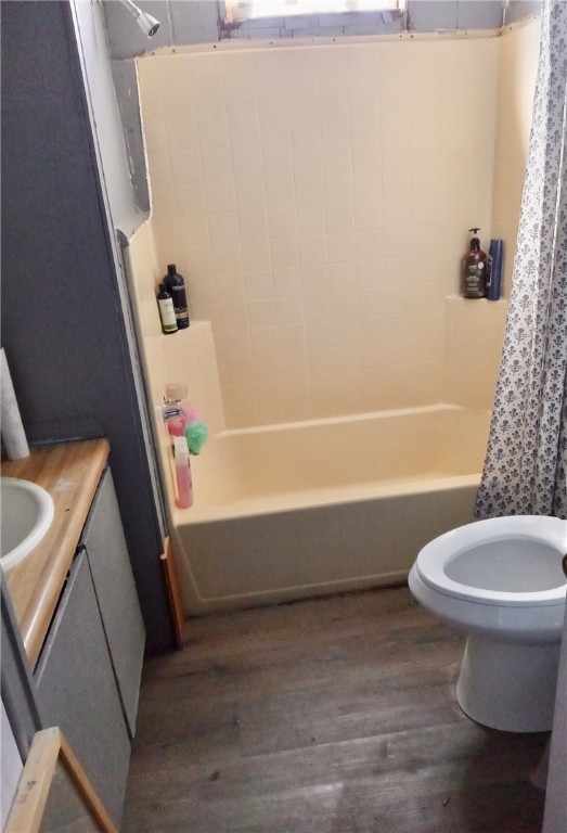 5237 North Double A Rnch Road Williams, AZ 86046 - Photo 8 of 8 a bathroom with a sink and a toilet