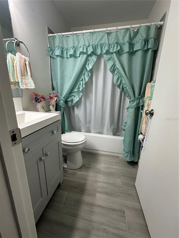 50 Larch Run Ocala, FL 34480 - Photo 11 of 12 a bathroom with a sink toilet and tub