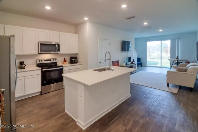 $1,800 | 9909 Garrin Drive, Jacksonville, FL 32210