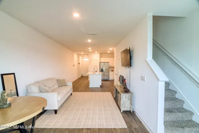 $1,800 | 9909 Garrin Drive, Jacksonville, FL 32210