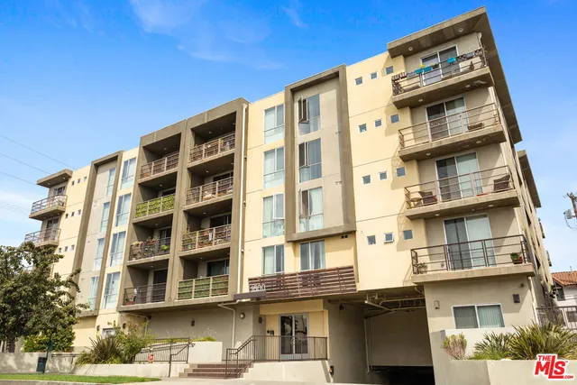 $4,140 | 1600 South Westgate Avenue, Unit 301, Los Angeles, CA 90025