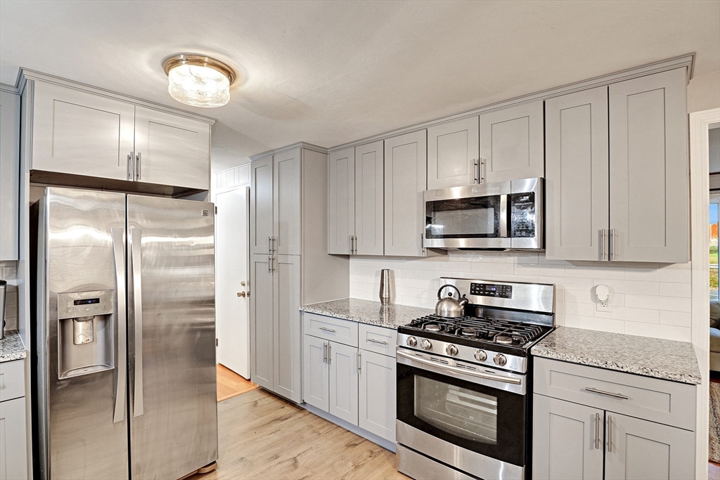 161 Fernbank Road Springfield, MA 01129 - Photo 4 of 23