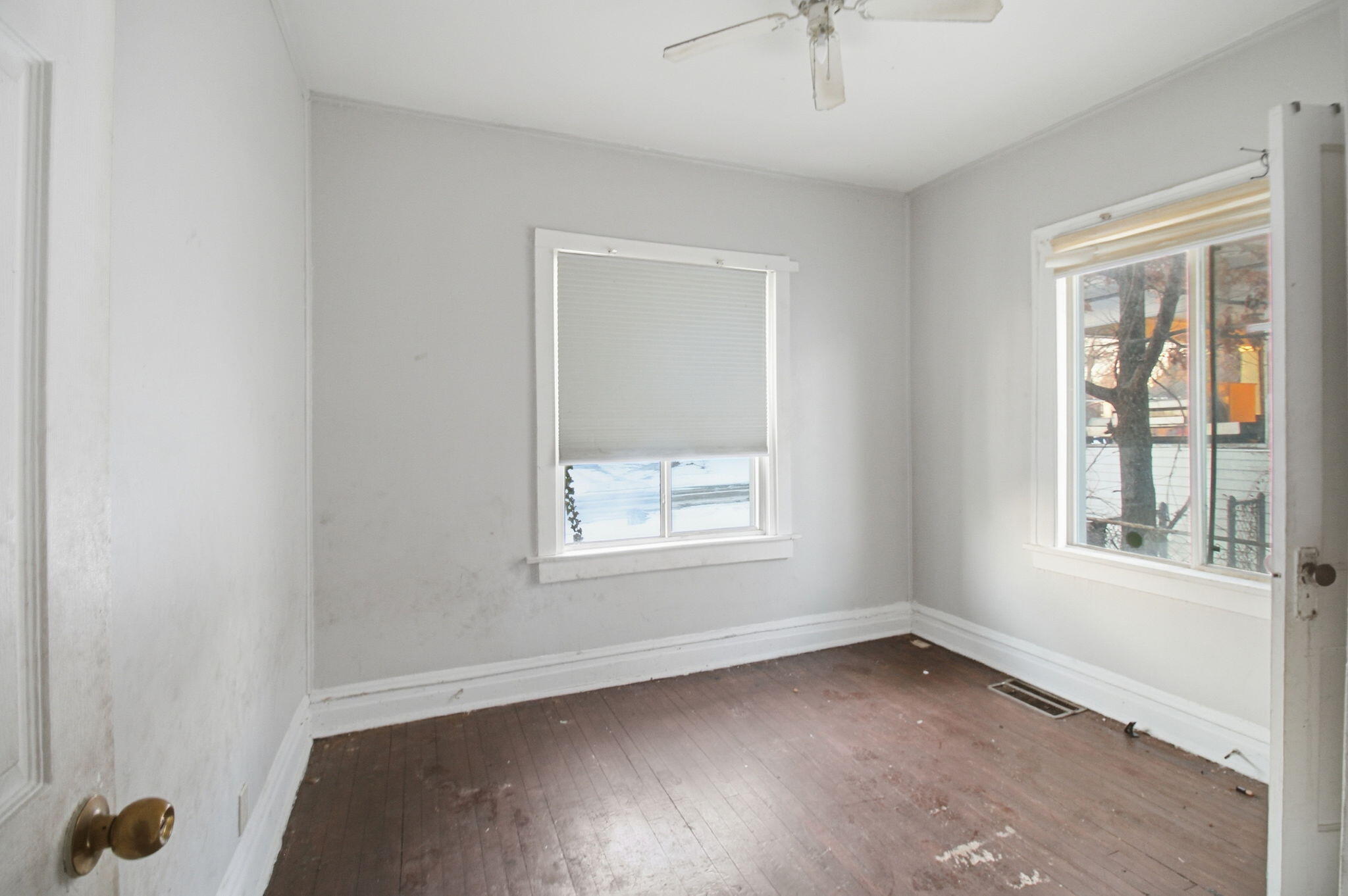 4427 Washington Street Gary, IN 46408 - Photo 8 of 9 an empty room with a window