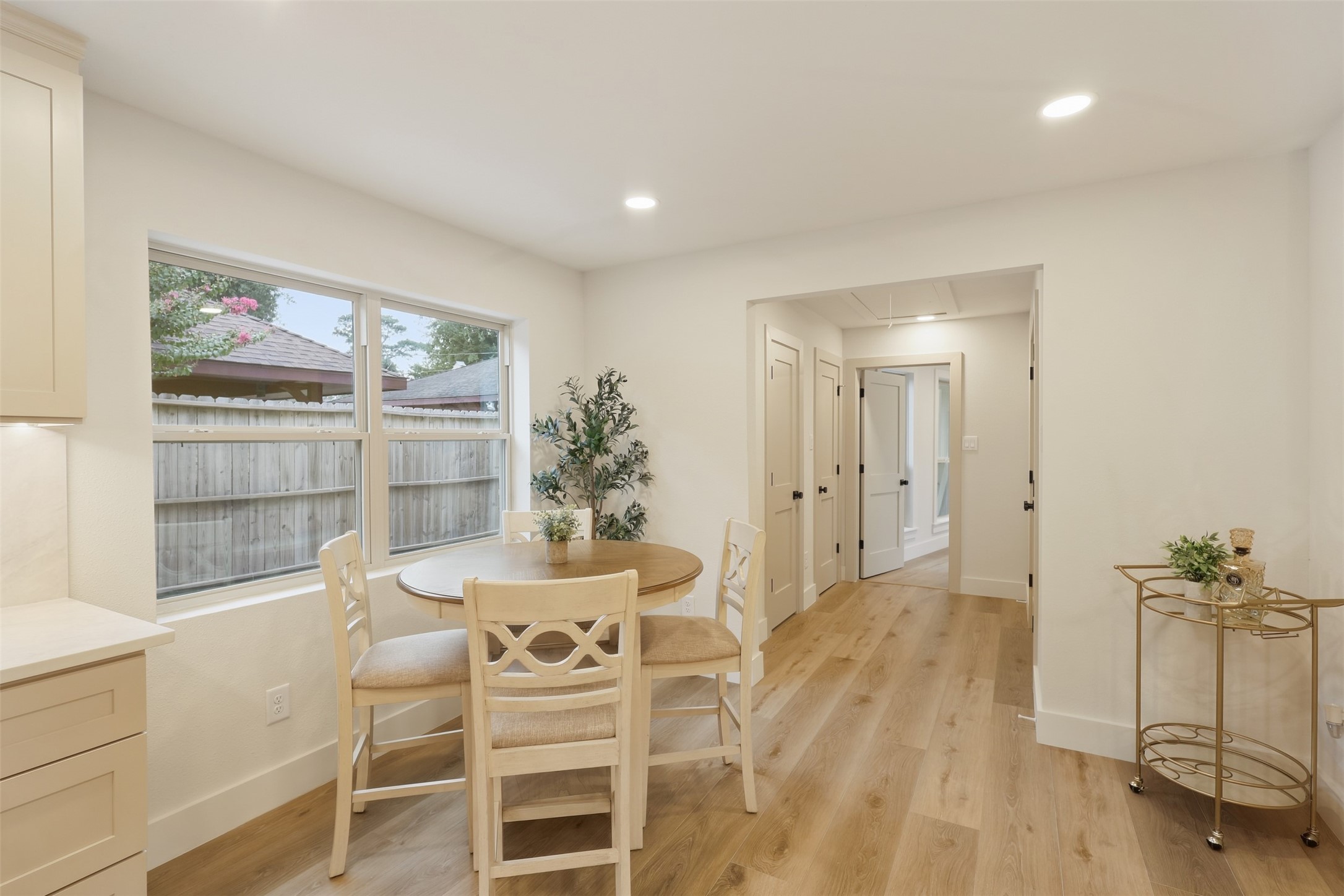 1031 Richelieu Lane Houston, TX 77018 - Photo 12 of 29 Seat and eat in the breakfast area