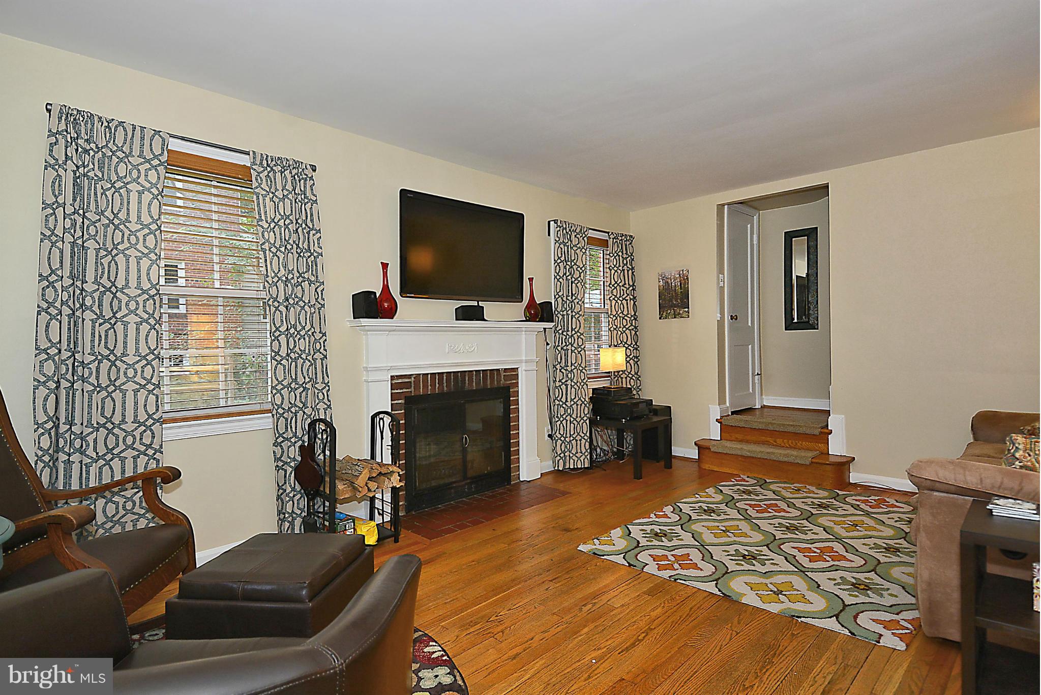 3028 Kingtree Street Silver Spring, MD 20902 - Photo 16 of 30 Living Room
