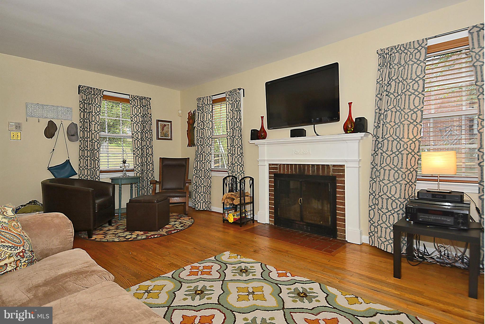3028 Kingtree Street Silver Spring, MD 20902 - Photo 17 of 30 Living Room