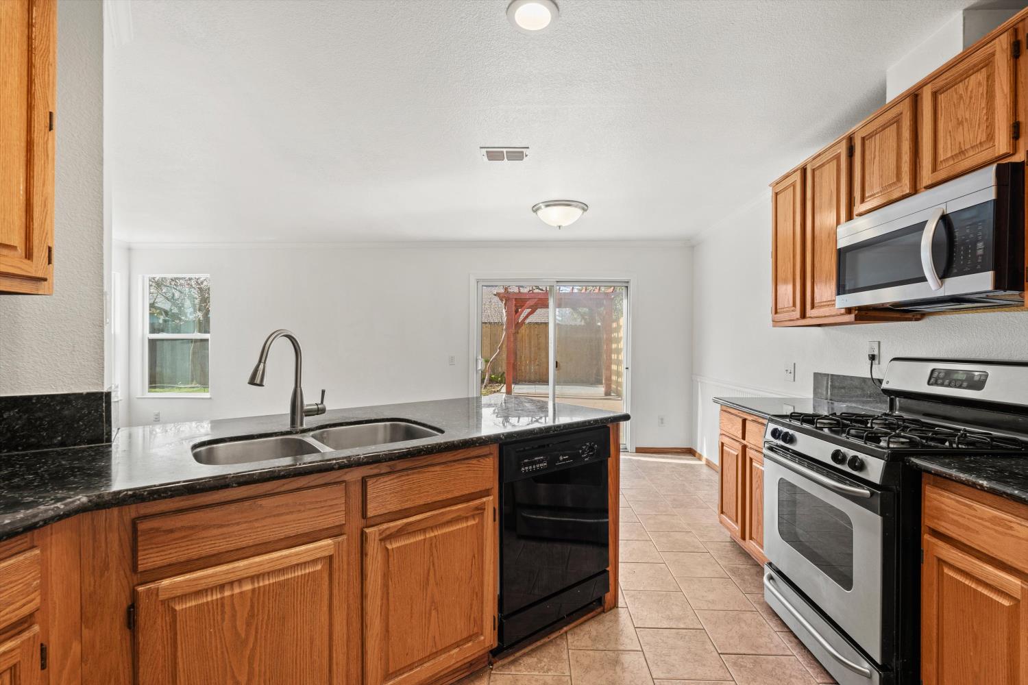 8625 Valley Rim Way Antelope, CA 95843 - Photo 11 of 42