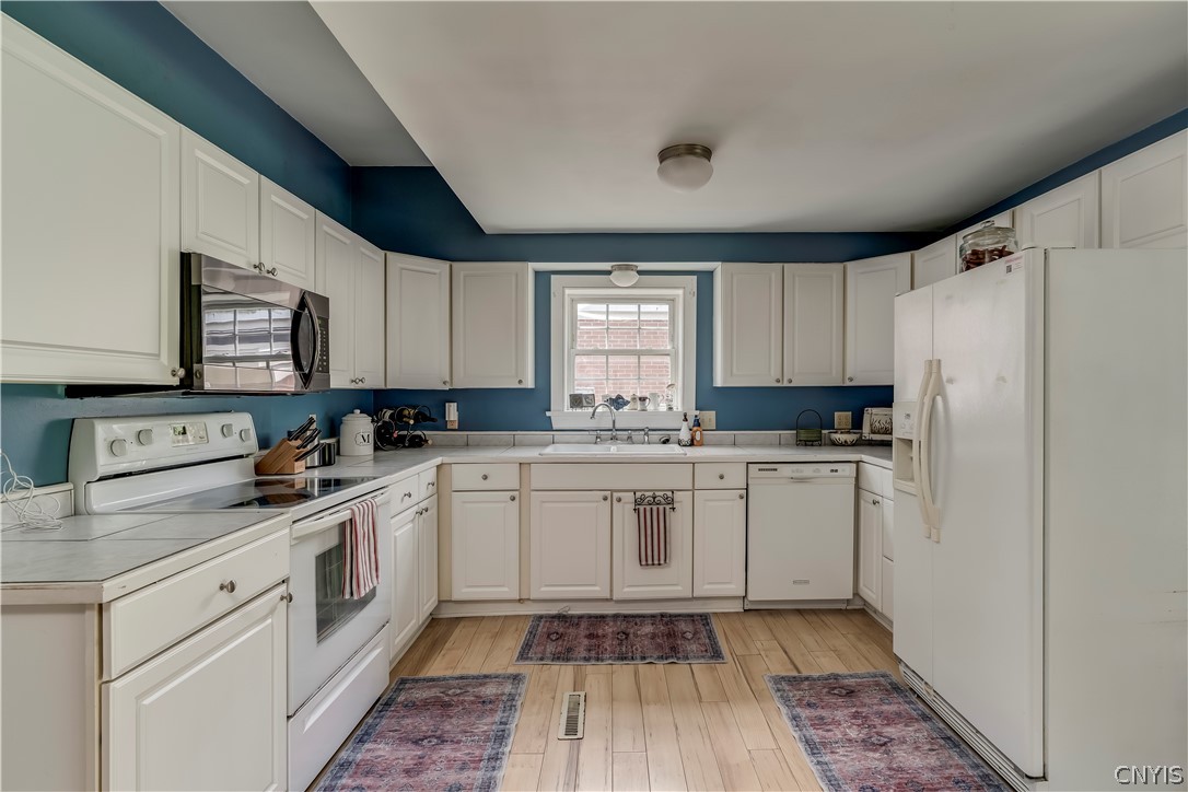 111 Monroe Street Sackets Harbor, NY 13685 - Photo 12 of 42