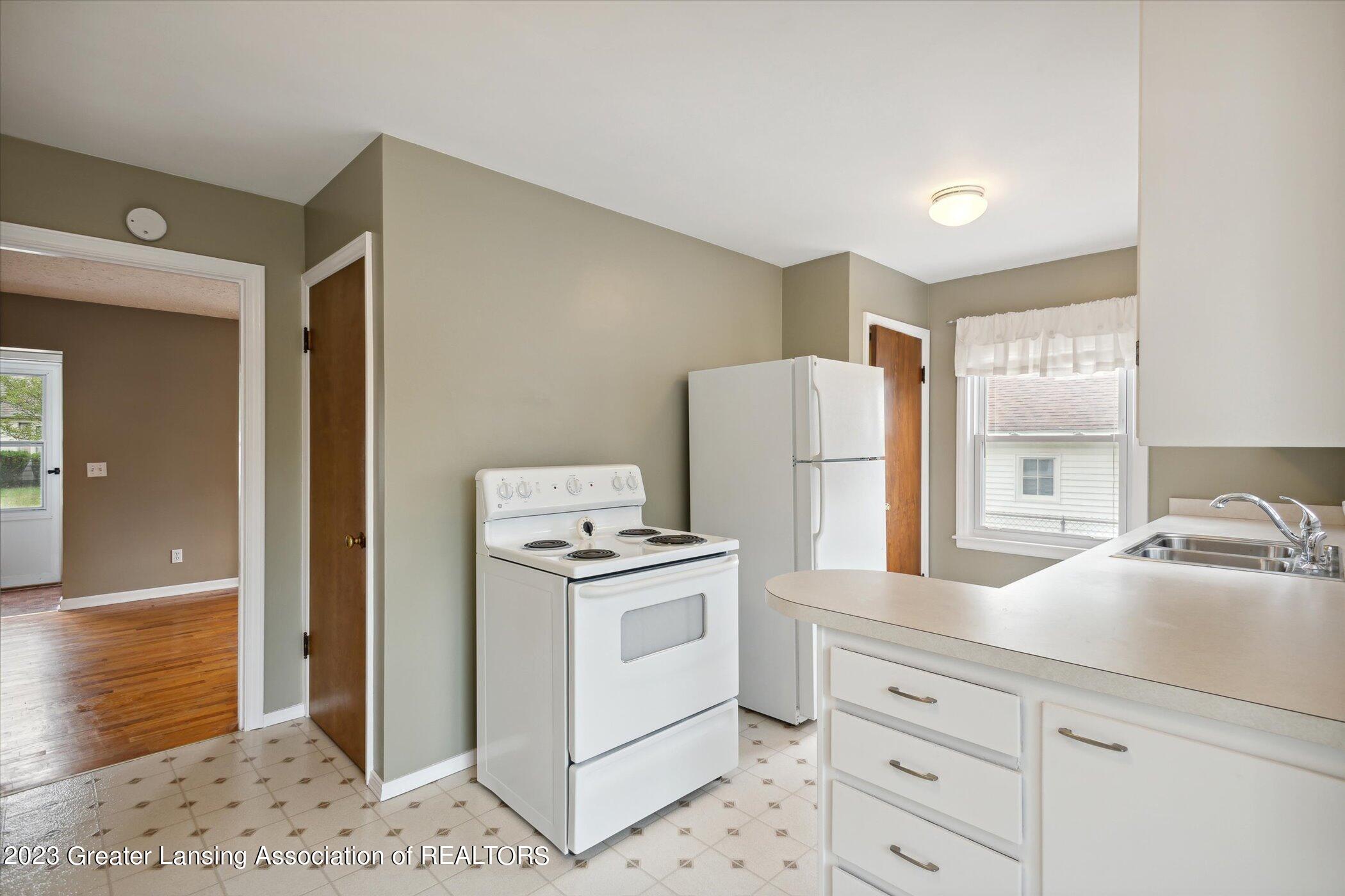 1515 West Rundle Avenue Lansing, MI 48910 - Photo 12 of 34 12-1515-W-Rundle-Ave-Lansing-MI-48910-Wi