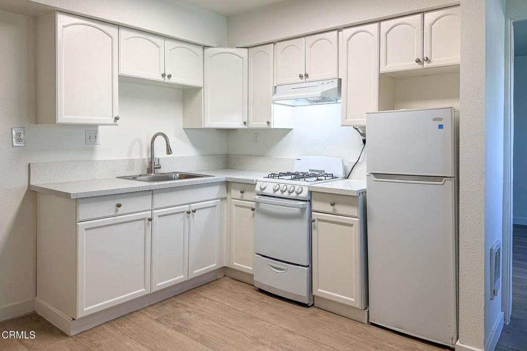 3901 Saviers Road, Unit 1 Oxnard, CA 93033 - Photo 3 of 15