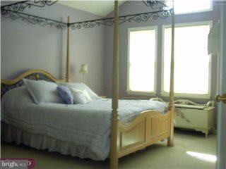 877 Slate Hill Road Yardley, PA 19067 - Photo 4 of 6 Gallery Image 4