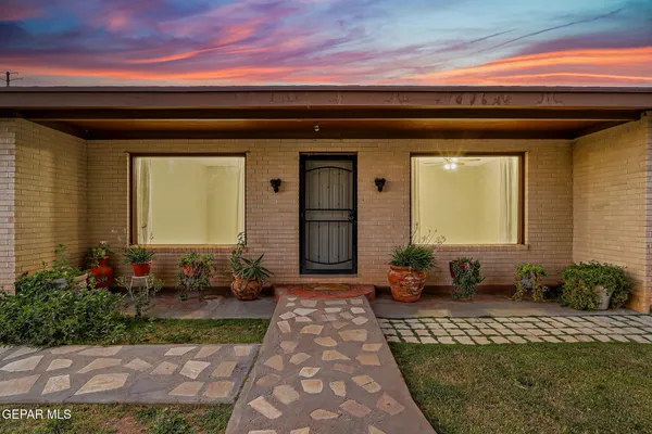 $299,999 | 171 Holguin Avenue, Vinton, TX 79821