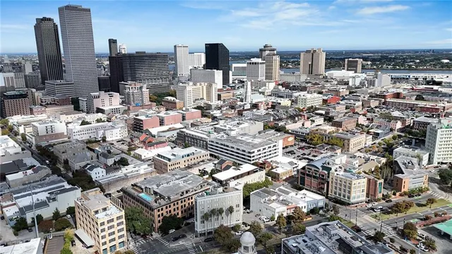 $2,195 | 833 Howard Avenue, Unit 202, New Orleans, LA 70113