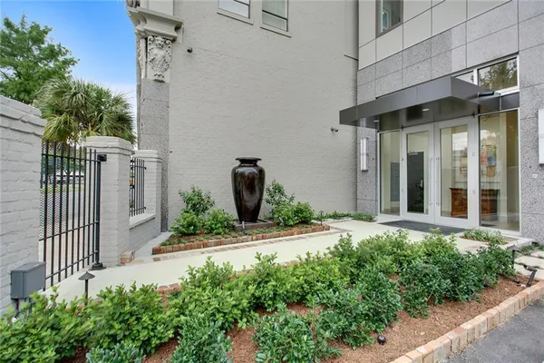 $1,995 | 833 Howard Avenue, Unit 202, New Orleans, LA 70113