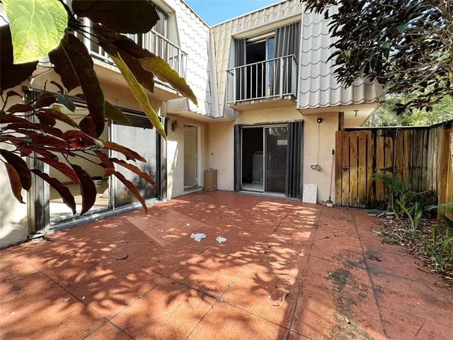 $2,600 | 1700 Embassy Drive, Unit 402, West Palm Beach, FL 33401