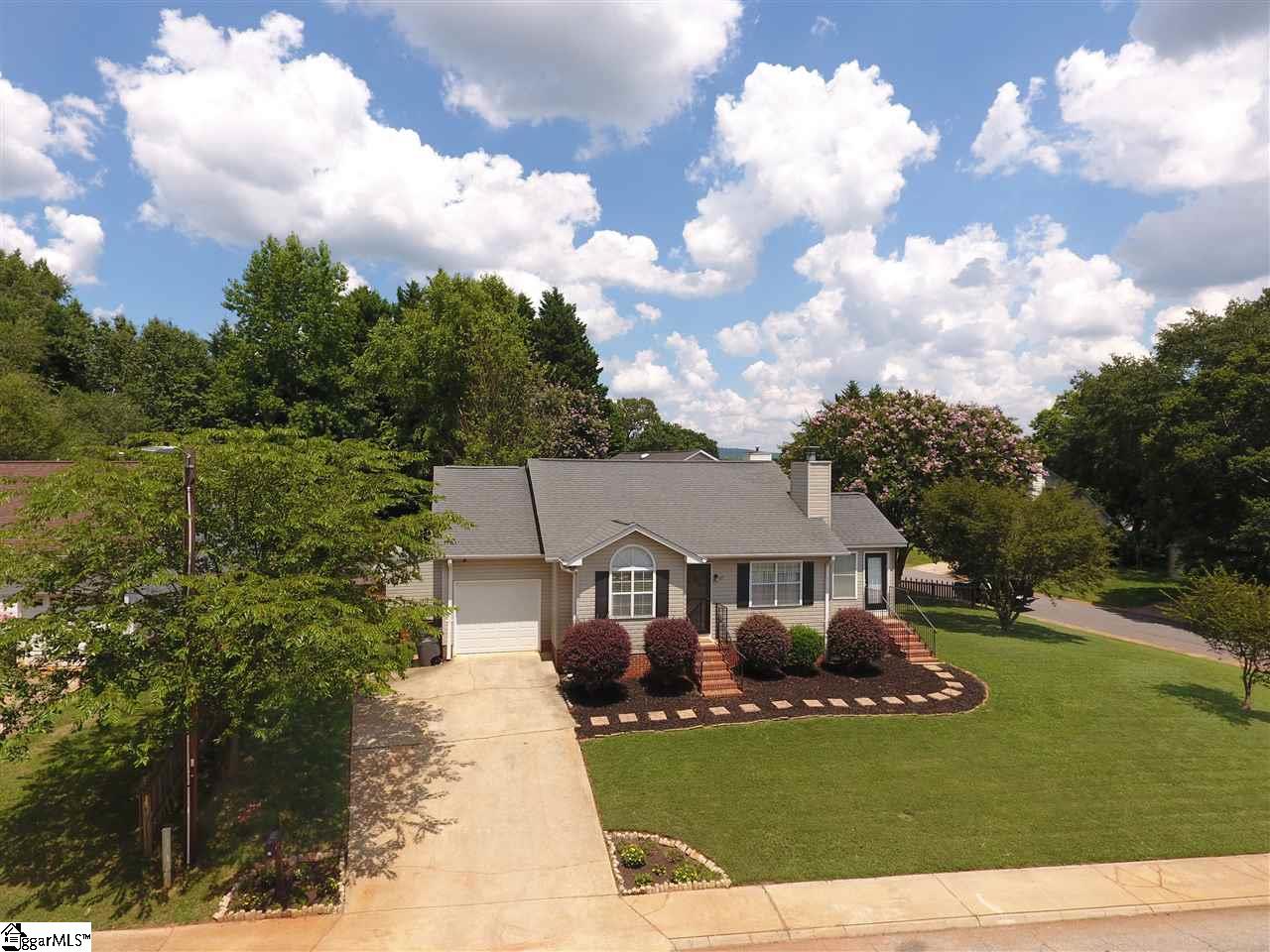 37 Ridgeover Drive Greenville, SC 29617 - Photo 4 of 30 Gallery Image 4