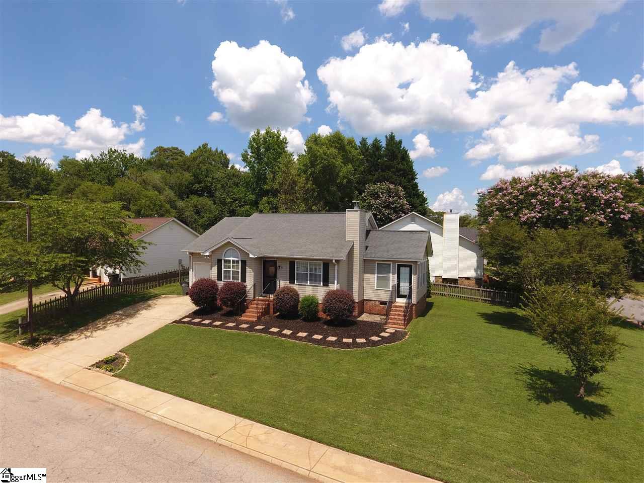 37 Ridgeover Drive Greenville, SC 29617 - Photo 7 of 30 Gallery Image 7