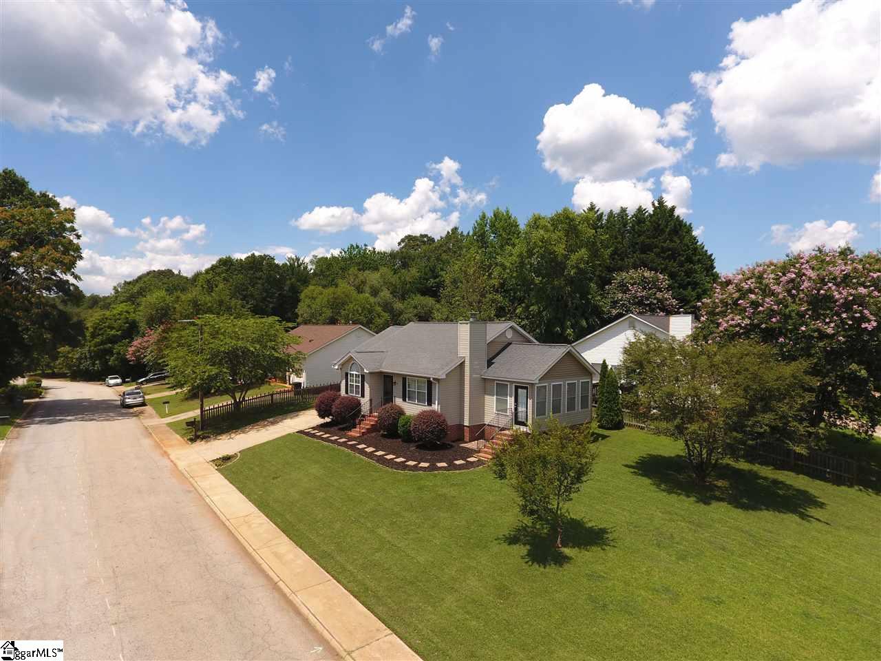 37 Ridgeover Drive Greenville, SC 29617 - Photo 8 of 30 Gallery Image 8
