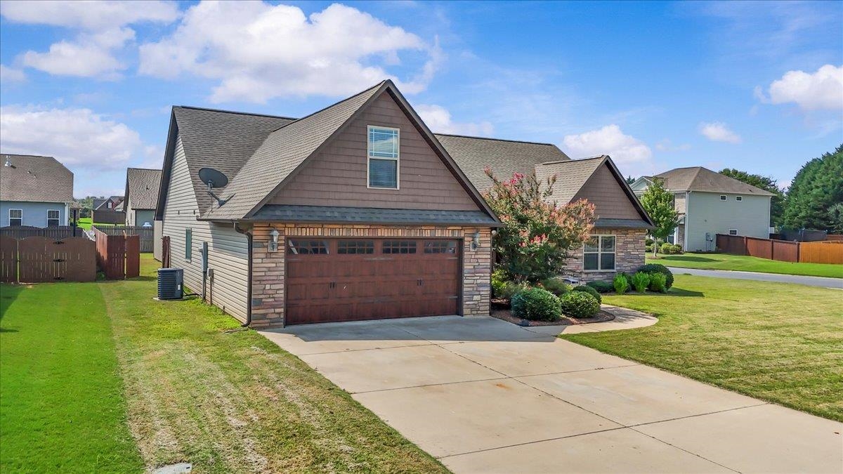 706 Lamberts Way Boiling Springs, SC 29316 - Photo 3 of 27 Gallery Image 3