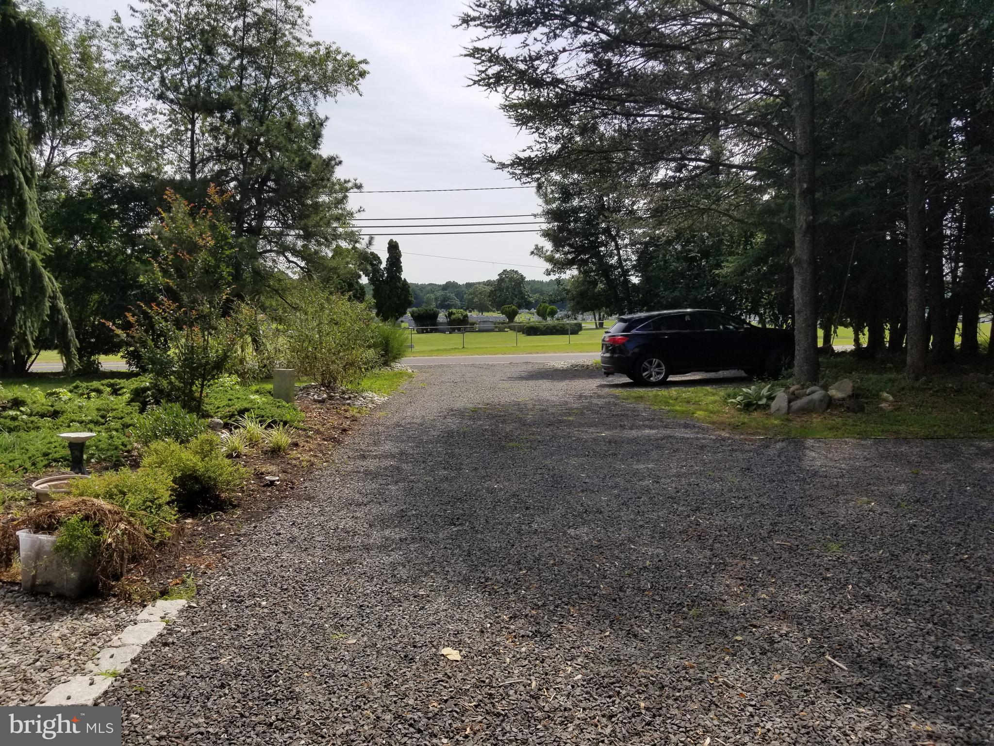 137 Deans Rhode Hall Road Monmouth Junction, NJ 08852 - Photo 51 of 67 Driveway with parking for 8-10